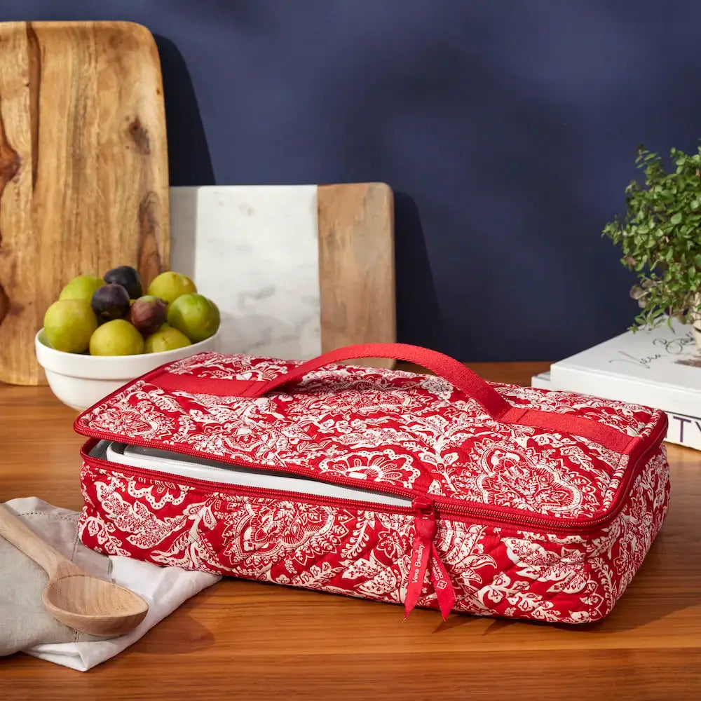 Casserole carrier in red Vera Bradley pattern